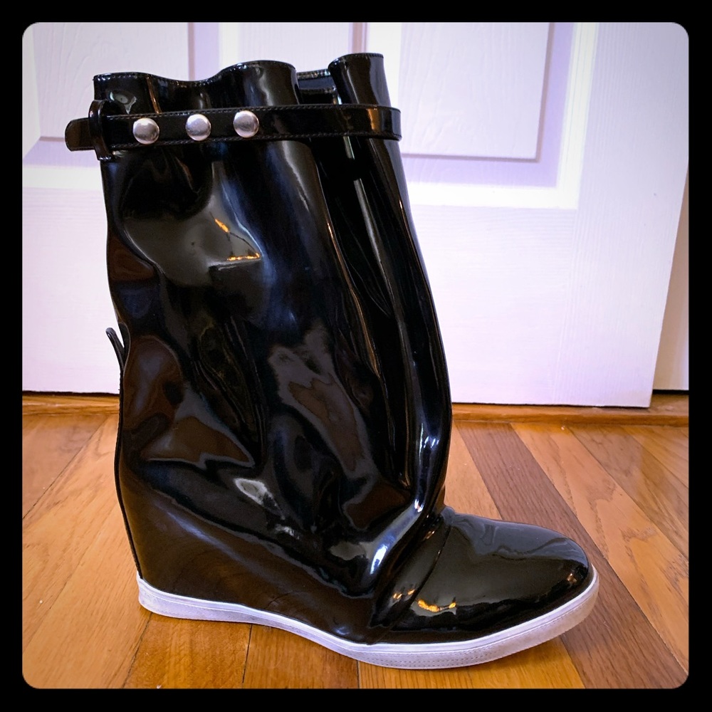 YRU Black Wedge Rain Boots with top Buckle